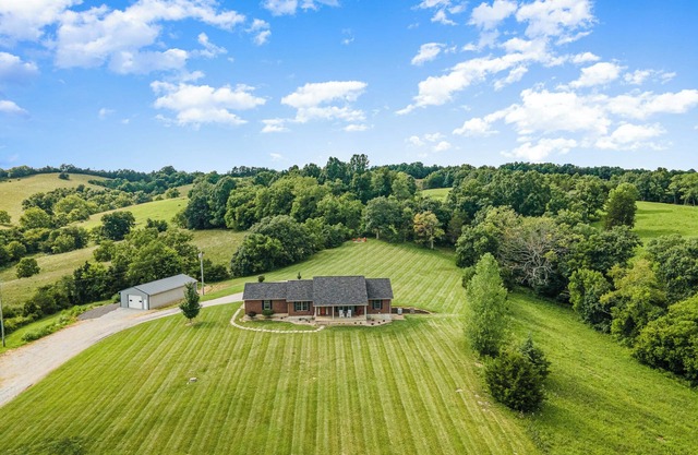 Close to the Ark! Incredible views on 10 private acres w/firepits!