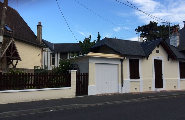 Close to the Beach and the town center Charming detached house with garden