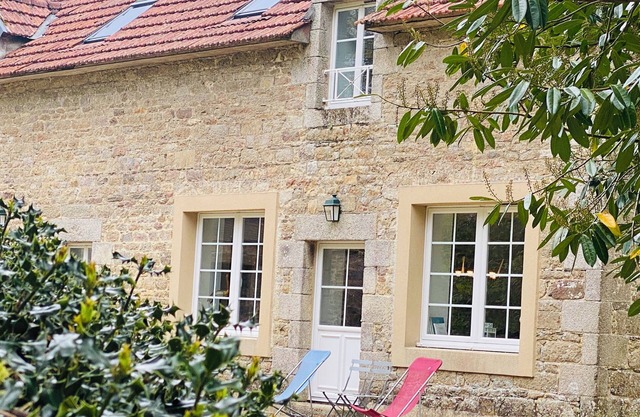 Close to the sea, in the heart of a magnificent property, charming farmhouse sleeps 12