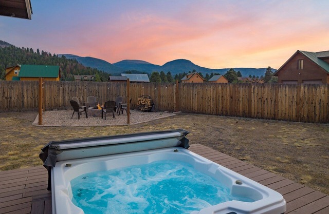 Close to Wolf Creek Ski Area/Private Hot Tub/ATVs Welcome/Firepit