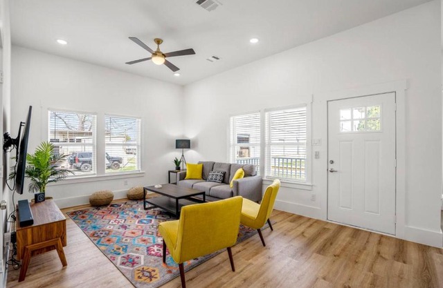 Cloud9 Super-Luxe at East Downtown
