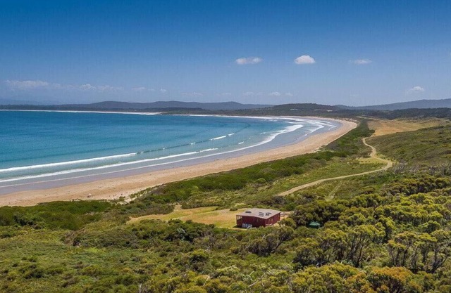 Cloudy Bay Cabin - Sometimes, the simplest pleasures in life are the best. This sums up Cloudy Bay Cabin; an unpretentious and welcoming little timber cottage surrounded by South Bruny National Park and just metres from the shores of beautiful Cloudy