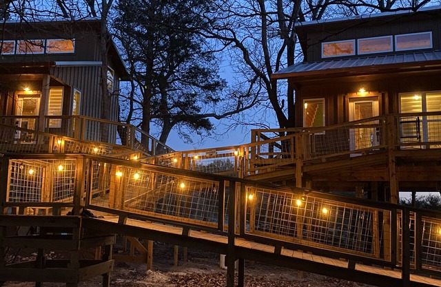 Coach’s Quarters - The Clubhouse - Spend night in the trees!