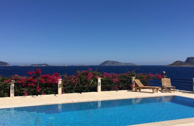 Coast Front Villa Escalade III with private Pool and Sea Access