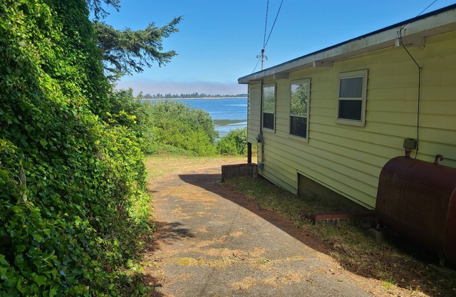 Coastal Bay Front Vacation Home