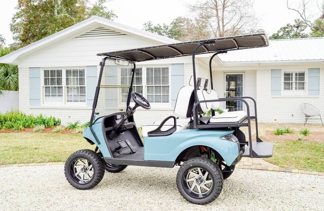 Coastal beach cottage with golf cart and bikes!