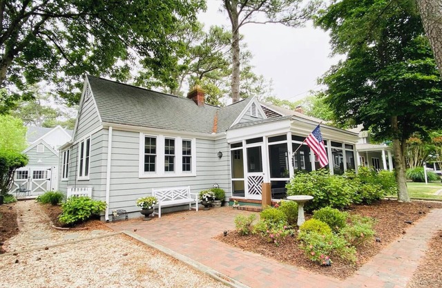 Coastal Charm Awaits: 3-Bed Main House & Cozy Guest House Steps from the Beach!