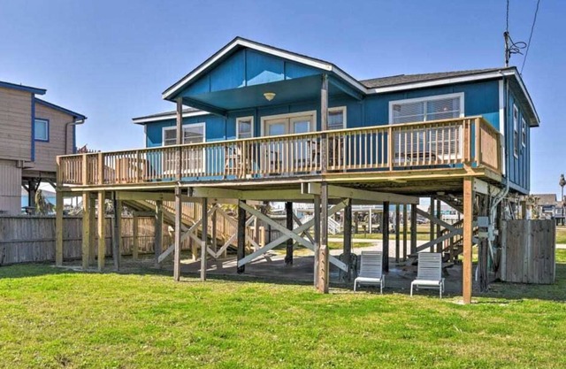 Coastal cottage getaway with plenty of charm & personality. Ramp for easy access