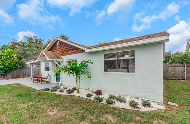 Coastal Dunedin Cottage- 3 Min to Downtown!