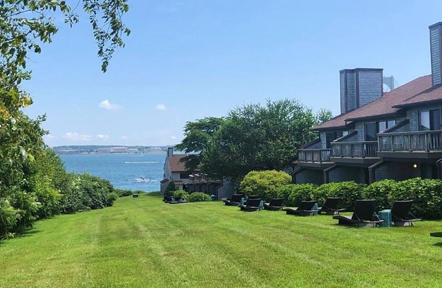 Coastal Escape: 2-Bedroom Suite at Wyndham Newport Overlook