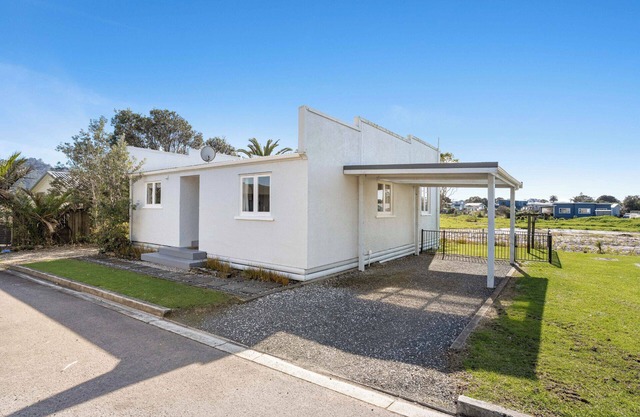 Coastal Escape - Waihi Beach Holiday Home
