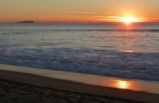 Coastal Getaway - steps to the beach, minutes to Coronado