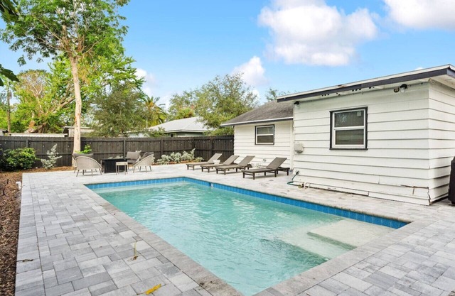 Coastal Getaway *With Bikes & NEW Saltwater Pool*