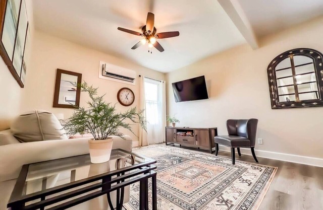 Coastal Green: Minutes to Cedar Point- Sleeps 11