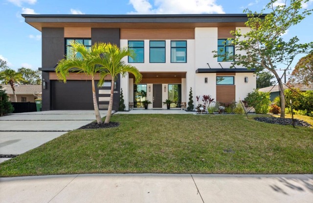 Coastal Luxe, Spacious 5bedroom house 5miles to Siesta with saltwater pool, WiFi