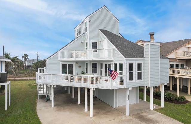 Coastal Ocean View Retreat on Cul-de-sac in Pirates Beach Steps from the Beach
