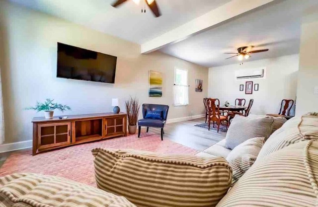 Coastal Rose: Minutes to Cedar Point! Sleeps 10