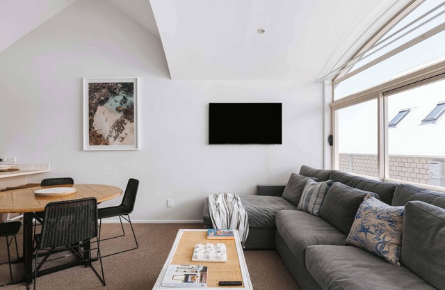 Coastal townhouse - downtown location & Beach