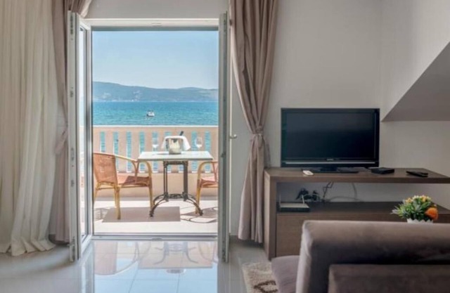 Coastline Apartment with the own Beach