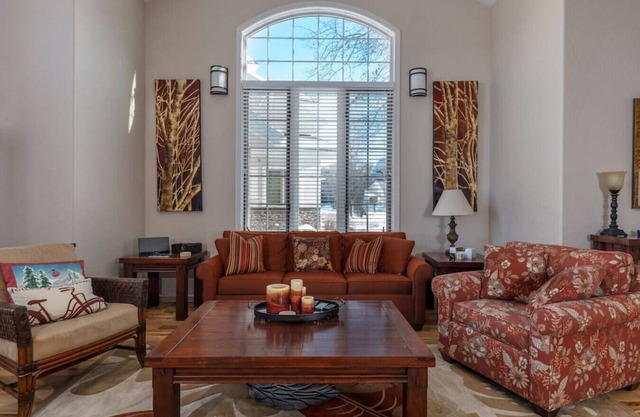 Cobble Creek Lane: Spacious, Gourmet Kitchen, Great for Families