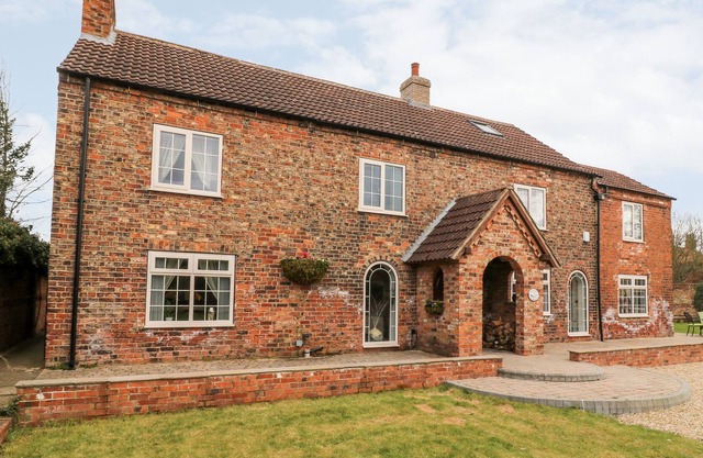 COBBLERS COTTAGE, pet friendly, luxury holiday cottage in Selby
