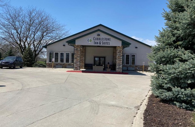 Cobblestone Inn & Suites - Denison | Majestic Hills