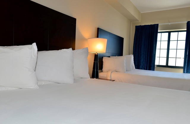 Cobblestone Inn & Suites - Holstein