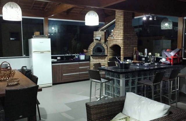 Cobertura Enseada Guarujá! 2quadras Praia. Piscina, Forno Lenha e Churrasqueira!