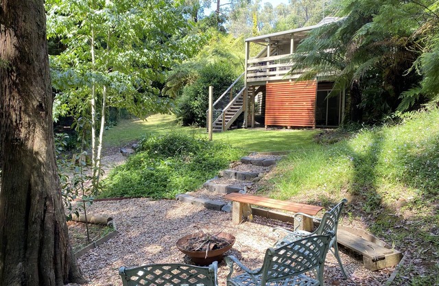 Cockatoo Rainforest Escape - family home with fire pit, surrounded by nature!