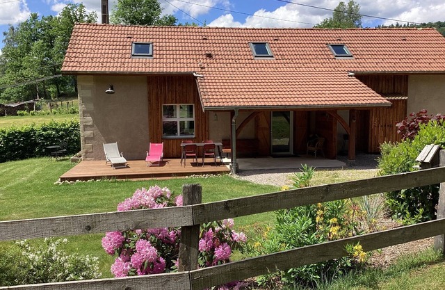 Cocooning spirit" gîte close to footpaths and cycle path
