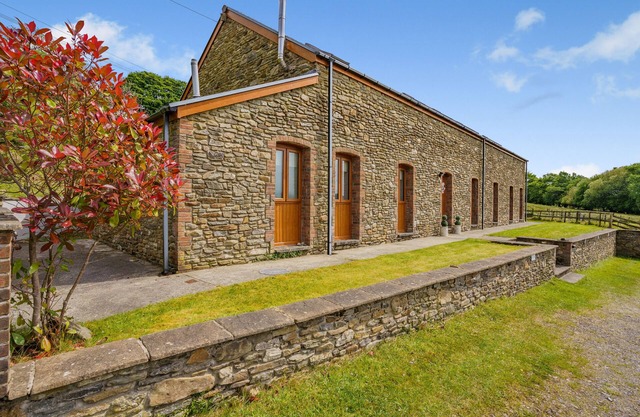 Coed Y Nant Barn - Three Bedroom House, Sleeps 6