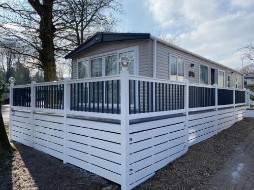Coghurst Hall Holiday Home Sleeps 6, 2 bedrooms