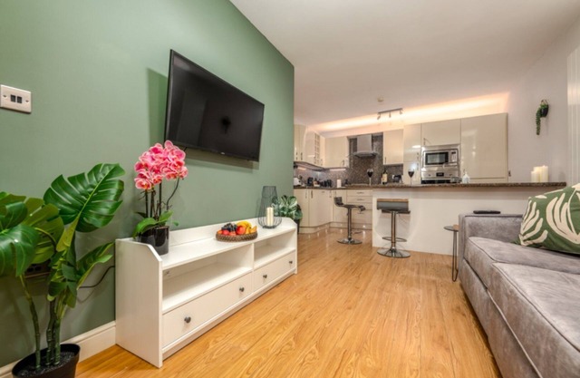 Cohost Partners Cozy 2BR Retreat Near Roath Park