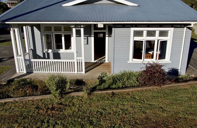 Cole Cottage with Spa - Ohakune Holiday Home