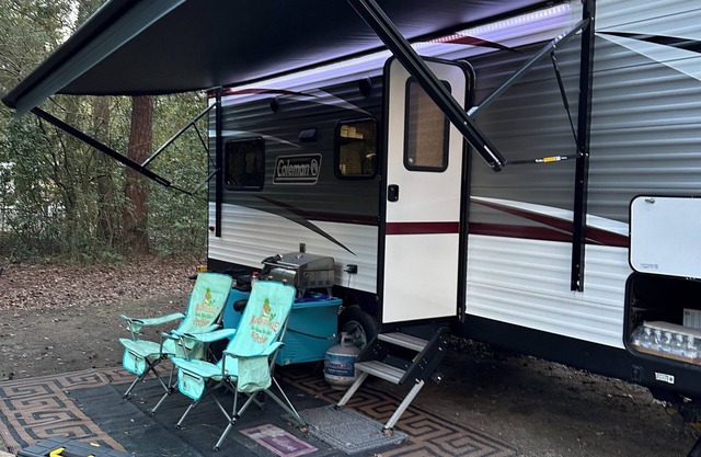 Coleman 202 RD travel trailer. Located on the owner's lakefront property!