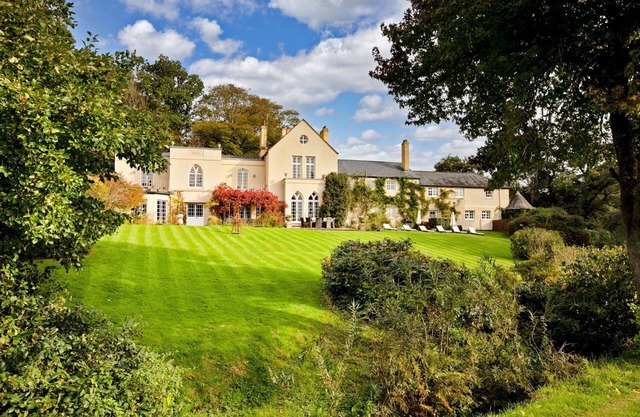 Colleton Hall - Six Bedroom Villa, Sleeps 12