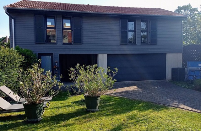 COLMAR, 2 bedrooms, 10 min walk from the center. Quiet location, garden and garage.