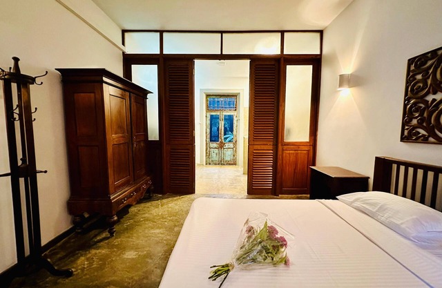 Colonial Retreat Villa is a luxury villa located within 11km of Colombo.