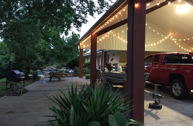 Colorado River TX, Boat ramp, Fishing, paddling, Pool, BBQ, Round Top, La Grange