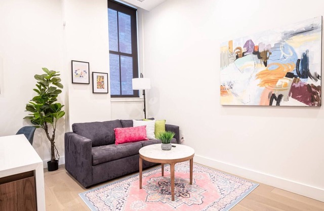 Colorful 1 BR Walk to Penn Station-Great Location