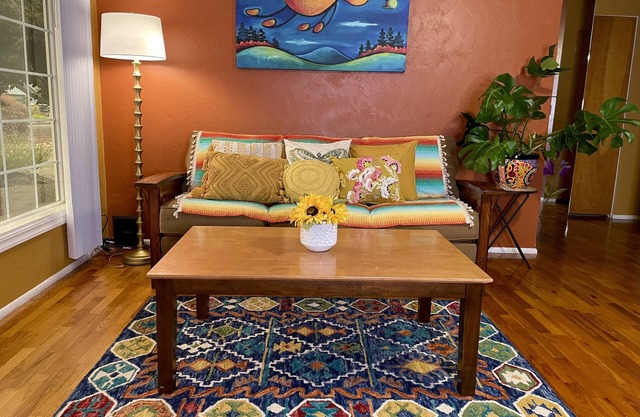 Colorful 50's Ranch in the Heart of Eugene