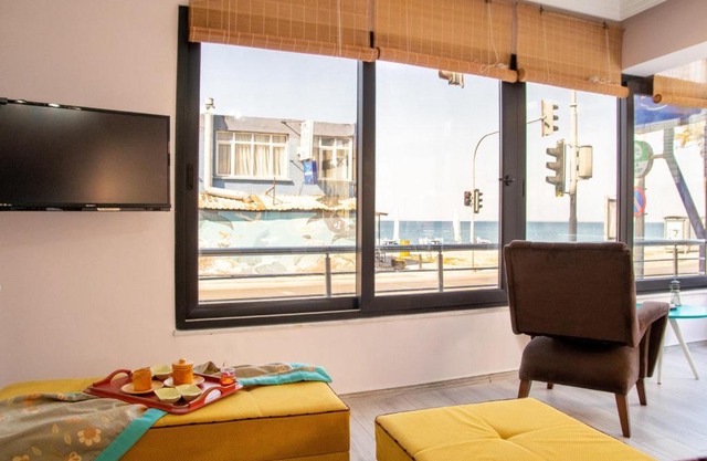 Colorful Apartment with Sea View near Sea in Guzelbahce Izmir