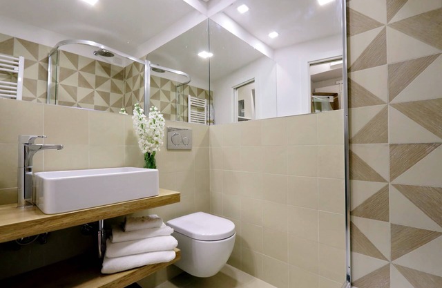 COLOSSEUM ELEGANT APARTMENT FOR 4 - NEAR METRO