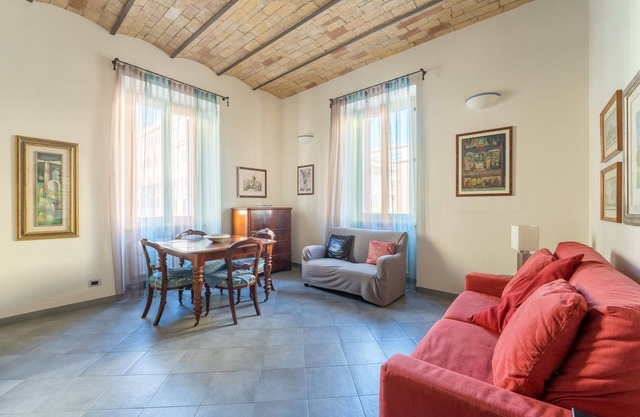 Colosseum, elegant, bright, relaxed A/C