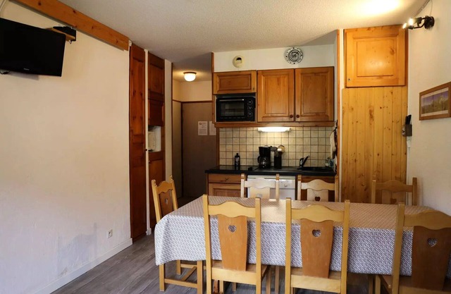 COM337M :Apartment in quiet area near free shuttle bus and swimming pool