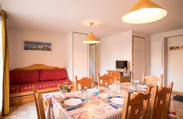 COM503M :Apartment in quiet area near free shuttle bus and swimming pool