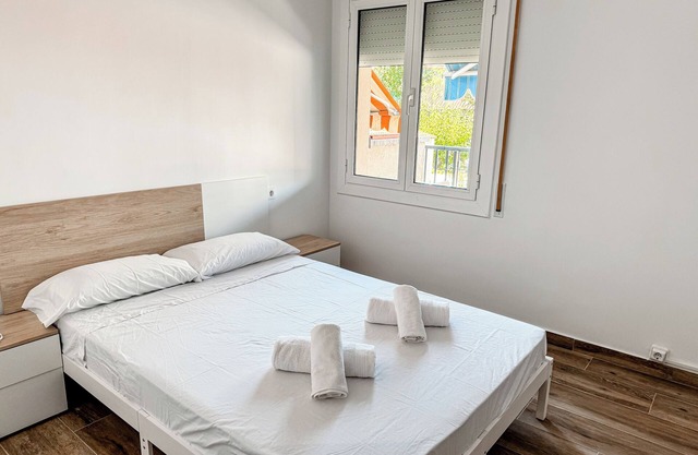 Comarruga center beach apartment, WI-Fi and parking,