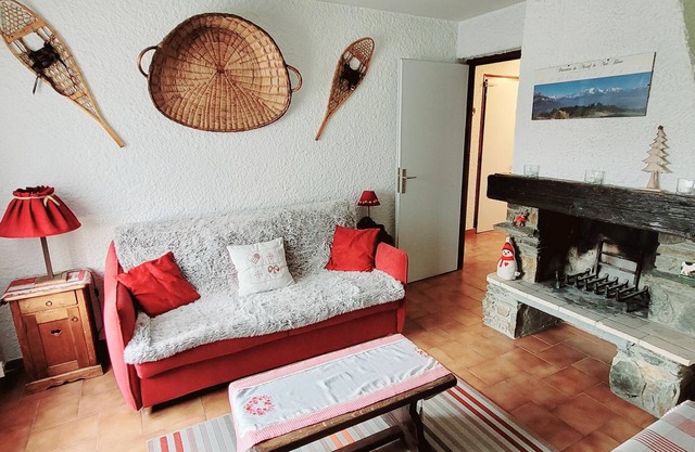 Combloux apartment in secure residence in the heart of the village.