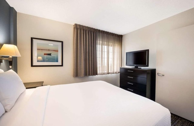 Come Create Memories with Fun-filled Adventures! Family Suites w/Full Kitchens