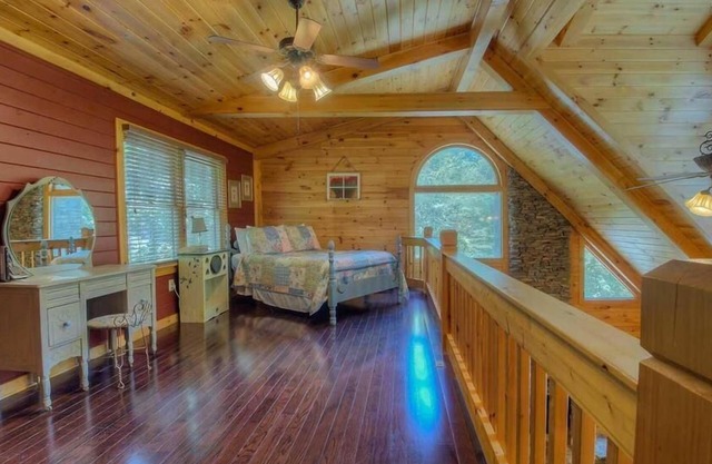 Come on Inn- Riverfront Home | Screened Porch | Outdoor Fire Pit